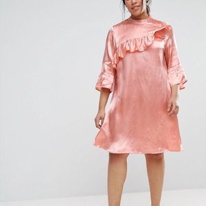 💥Premium shift dress in satin with ruffle trim💥